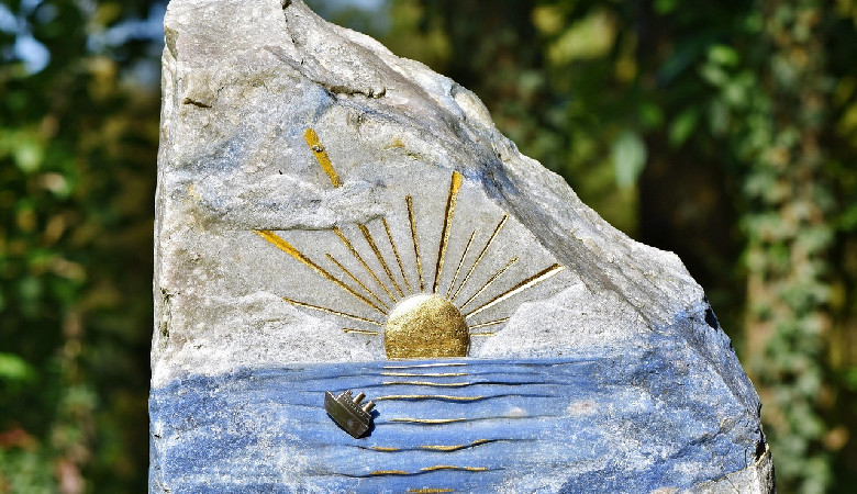 Pochówek na morzu – czy jest dla każdego i jak wygląda?