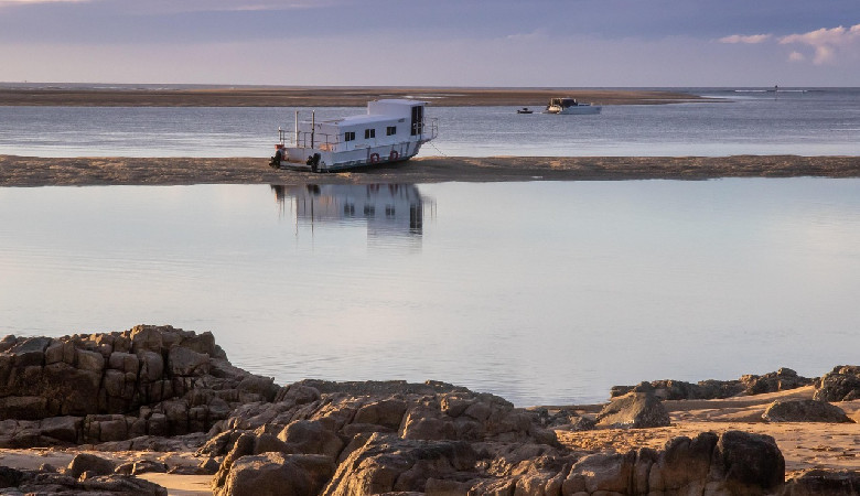 Zagwozdka na dzisiaj: skąd się biorą pływy?